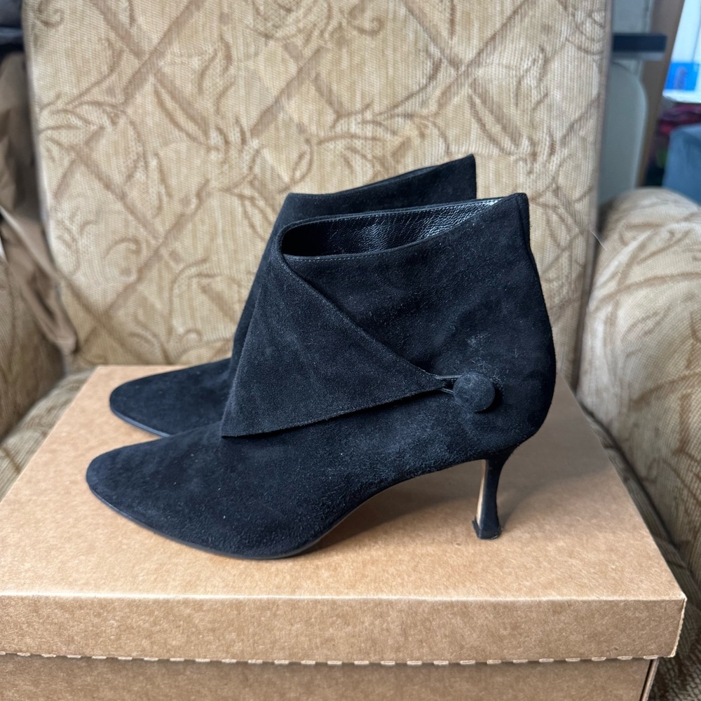 Manolo Blahnik suede booties Size 38‎